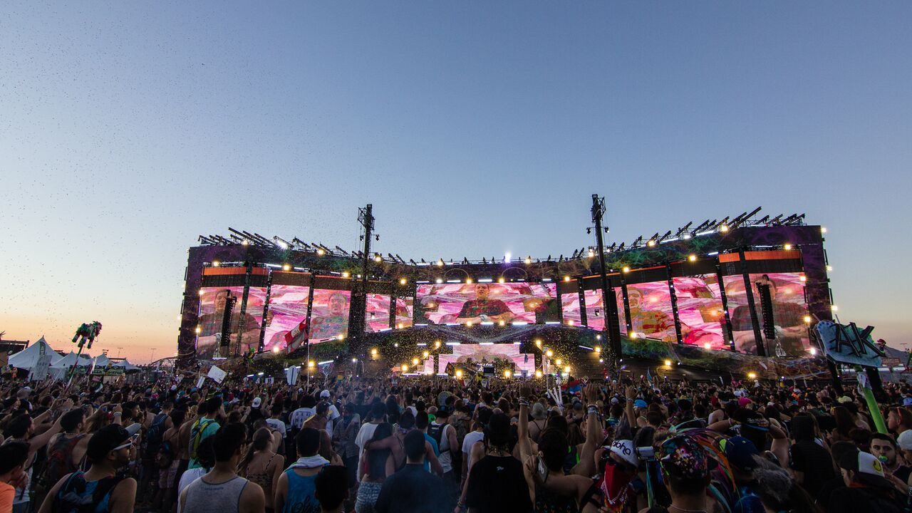 Outdoor headlining stage at EDC 2015 featuring large LED wall