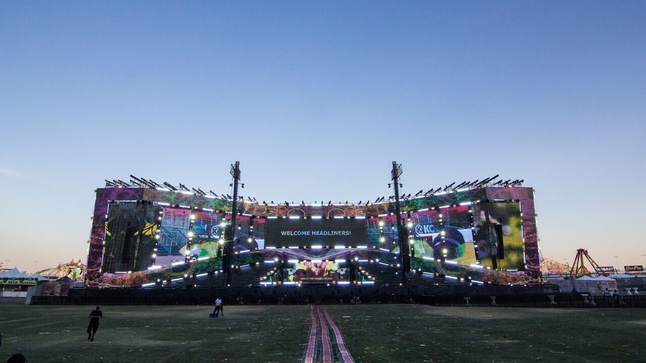 Outdoor headlining stage at EDC 2015 featuring large LED wall