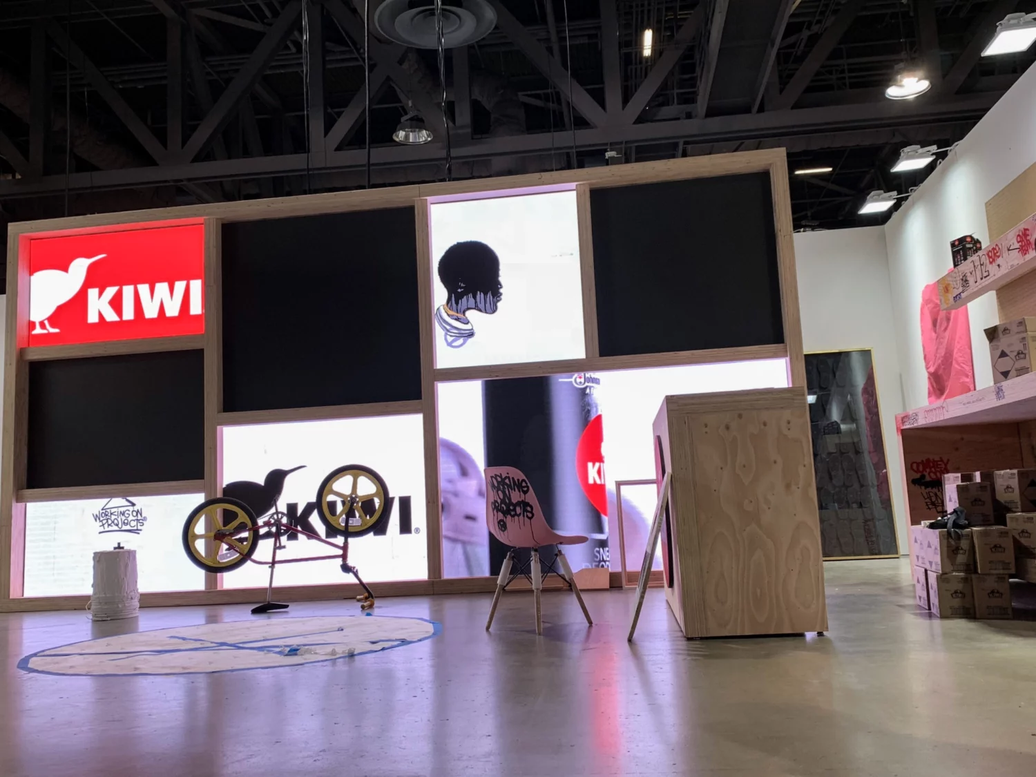 Image LED Display at Tradeshow booth for Kiwi