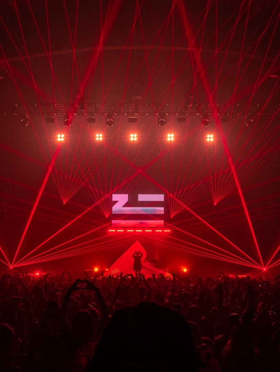 Image of LED display at performer Zhu's Dune 2018 Tour